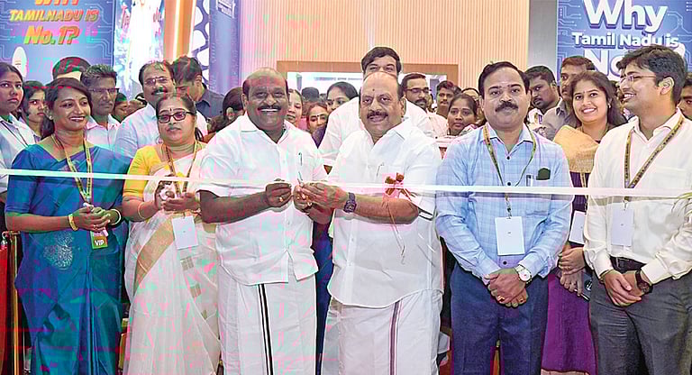 ‘உலகம் உங்கள் கையில்’ திட்டம் குறித்த தொழில்நுட்ப கண்காட்சி: அமைச்சர்கள் திறந்துவைத்தனர்