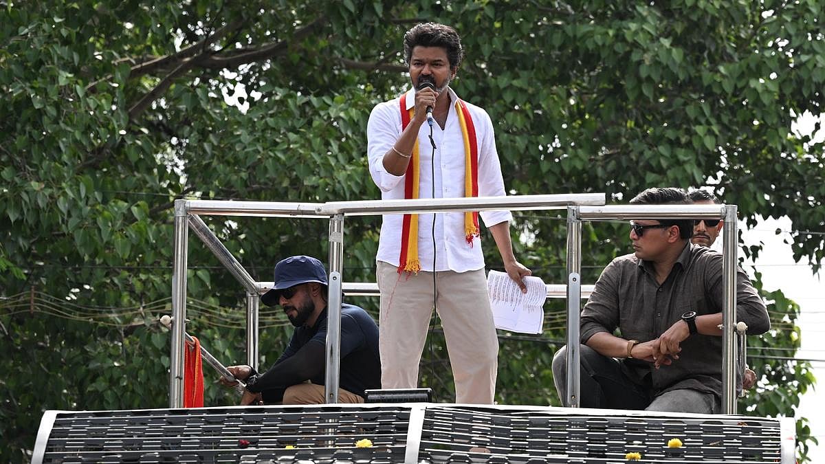 கரூர் கூட்ட நெரிசல் வழக்கு: ஜன.12-ல் விஜய் நேரில் ஆஜராக சிபிஐ சம்மன்