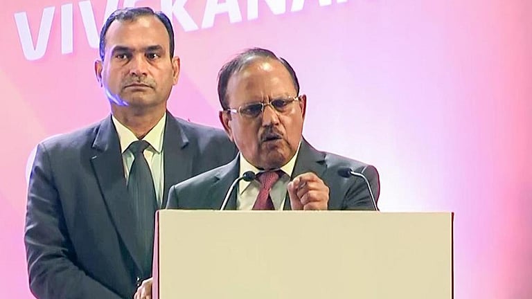 வலுவான இந்தியாவை உருவாக்க வேண்டும்: பாதுகாப்பு ஆலோசகர் அஜித் தோவல் இளைஞர்களுக்கு அழைப்பு