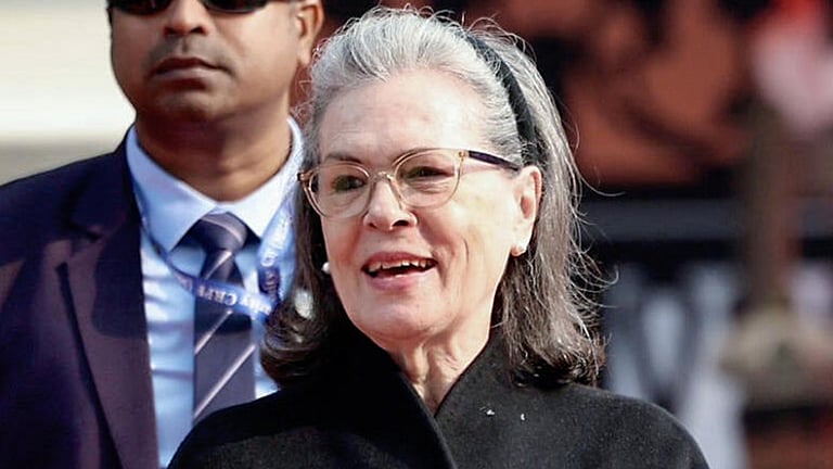 மருத்துவமனையில் இருந்து வீடு திரும்பினார் சோனியா காந்தி