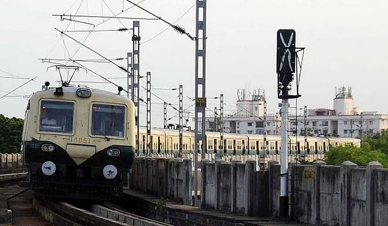 சென்னை கடற்கரை - வேளச்சேரி இடையே 3 சிறப்பு ரயில்கள் இயக்கம்