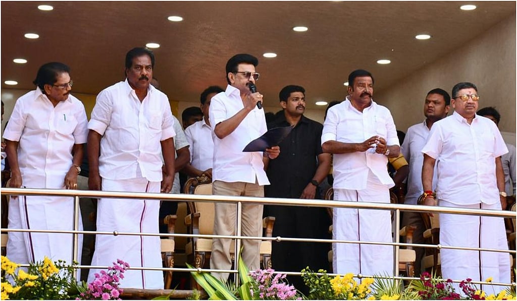 ஜல்லிக்கட்டில் சிறந்த மாடுபிடி வீரர்களுக்கு முன்னுரிமை அடிப்படையில் அரசு வேலை: முதல்வர் அறிவிப்பு