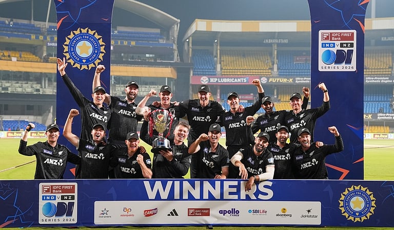 நியூஸி.யின் டேரில் மிட்செல், பிலிப்ஸ் சதம்: கடைசி ஆட்டத்தில் இந்திய அணி போராடி தோல்வி