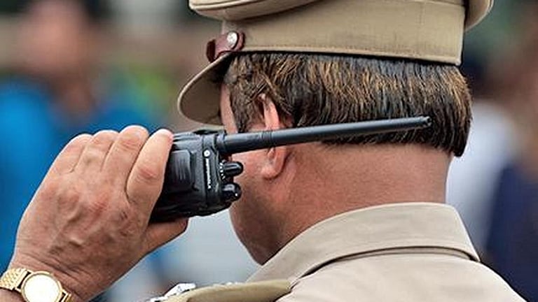 மாமூல் தர மறுத்த பெண்ணை கைது செய்ய வைத்த விவகாரம்: தனிப்படை போலீஸார் 3 பேர் கட்டுப்பாட்டு அறைக்கு மாற்றம்