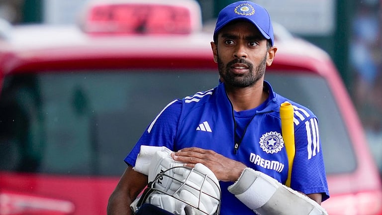 ‘இப்படியும் ஒரு ரன் அவுட்!’ - விசித்திரமாக ஆட்டமிழந்த அபிமன்யு ஈஸ்வரன்