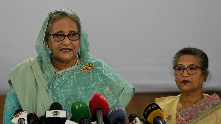 “அதிகார வெறிபிடித்த சதிகாரர் முகம்மது யூனுஸ்” - ஷேக் ஹசீனா கடும் தாக்கு!