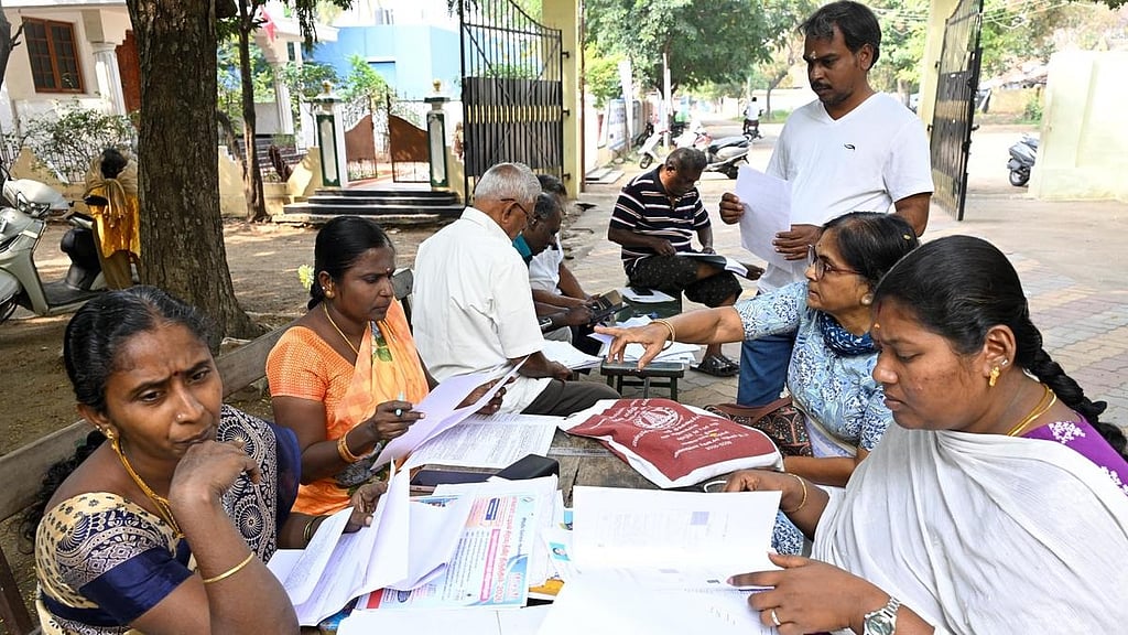 வாக்காளர் பட்டியலில் பெயர் சேர்க்க சிறப்பு முகாம்