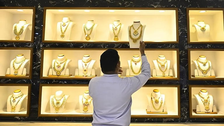 தங்கம் விலை புதிய உச்சம்: ஒரு கிராம் ரூ.15,025