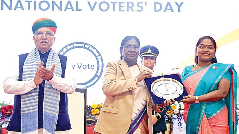 தஞ்சாவூர் மாவட்டத்துக்கு சிறந்த தேர்தல் விருது