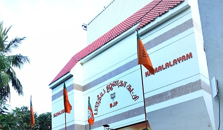 காங்கிரஸுடன் இணைய விஜய்க்கு அழுத்தம் கொடுக்கும் ‘மிஷனரி’ கொள்கை ஆசான் யார்? - தமிழக பாஜக