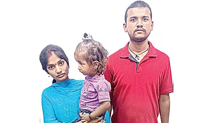 பிஹார் தொழிலாளி, அவரது மனைவி, குழந்தை கொலை: தலைவர்கள் கண்டனம்