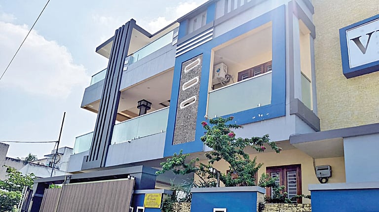 தொழிலதிபர், குடும்பத்தினரை கட்டிப்போட்டு 30 பவுன் நகை, ரூ.25 லட்சம் கொள்ளை