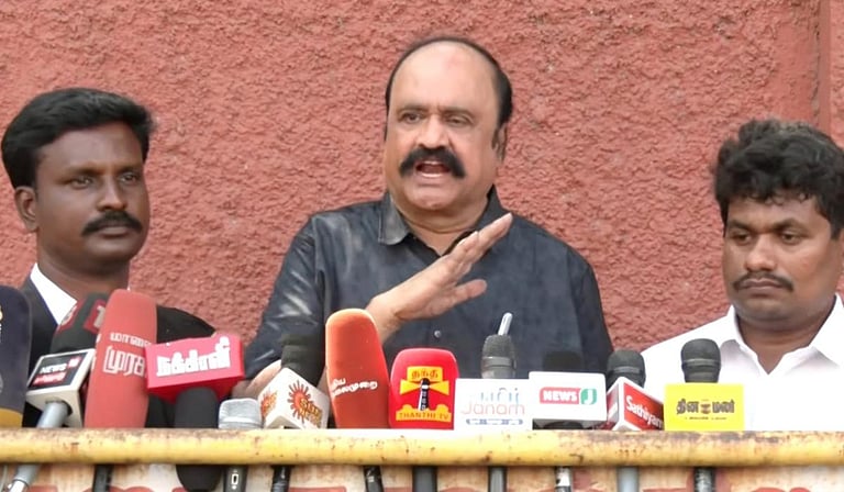 அதிமுக பொதுக்குழு தீர்மானங்களை ஏற்கக் கூடாது - தேர்தல் ஆணையத்தில் புகழேந்தி மனு