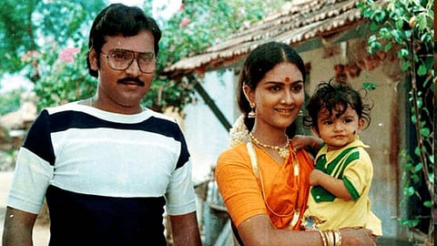 A still from 'Munthanai Mudichu'