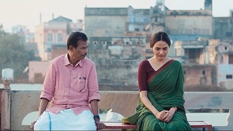 Indrans and Madhoo in a still from 'Chinna Chinna Aasai'
