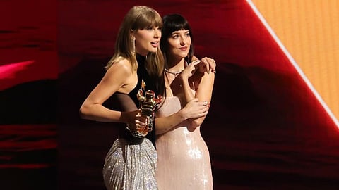 Taylor Swift and Dakota Johnson at VMAs 