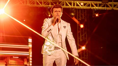 Sonu Nigam in concert at MMRDA Grounds, BKC