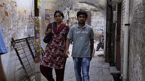 A still from 'Agra'