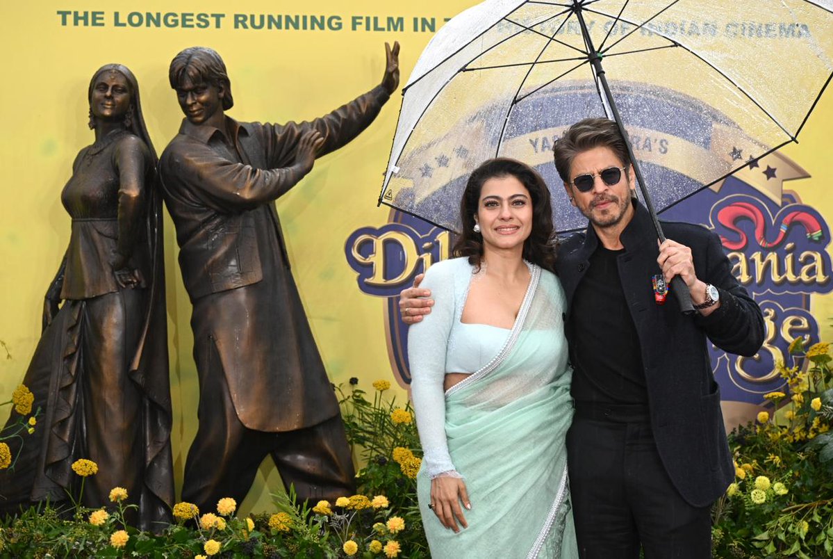 Kajol and Shah Rukh Khan at the unveiling.