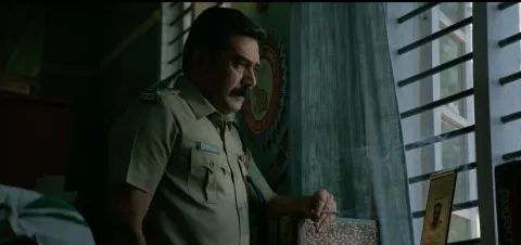 A still from 'Valathu Vashathe Kallan'