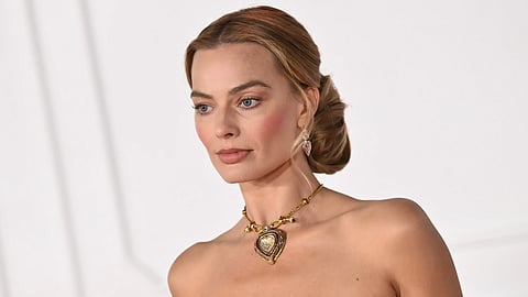 Margot Robbie wearing the Taj Mahal diamond necklace