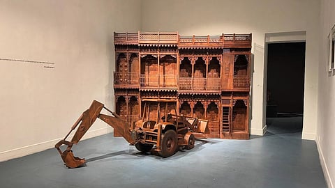 In Aitijhya, Biswas constructs large-scale freestanding forms that evoke the Pols; the densely packed housing clusters in western India where communities of different castes, religions, and professions coexist.