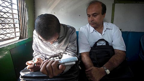 ‘Snoops On A Train’ Captures the Unintentional Intimacy Of Mumbai Public Transit
