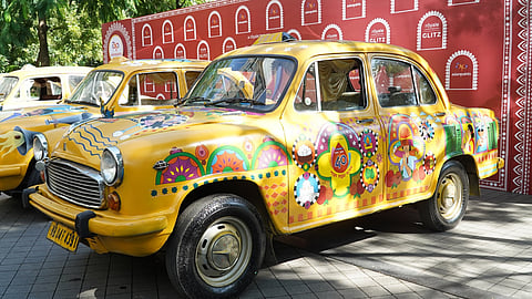 In celebration of 40 years of the Asian Paints Sharad Shamman, the Cholte Cholte 40 campaign has transformed forty yellow taxis into immersive moving artworks.