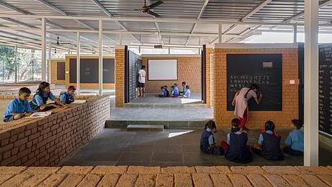 Drawing inspiration from teacher Keshav Gavit’s innovative approaches, the school replaces traditional rigid classrooms with open, adaptable spaces that promote play, exploration, and teamwork. 