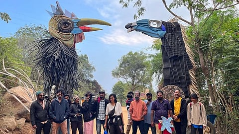 By working in streets, open grounds, LKG treats public space like a garage: a place where ideas are tested. 