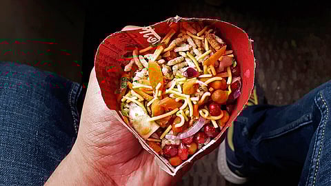 As one Twitter user put it: jhalmuri is “Bhel that has an MA in literature from Presidency.”