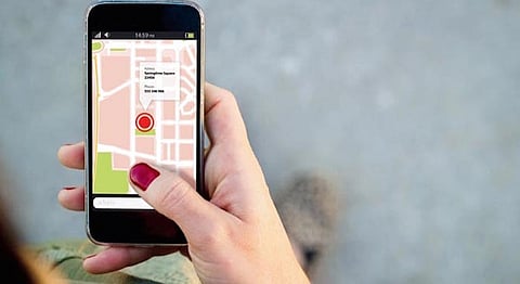 Now Women Can Shake Their Phones For Safety In Mumbai Locals Via This App 