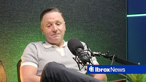 Tam McManus speaking o na podcast