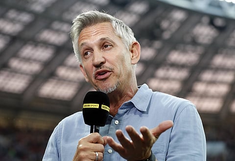 Gary Lineker applauds sportmanship between Glen Kamara and Scott Brown