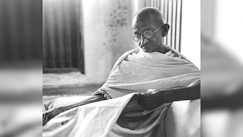 Tributes to Mahatma Gandhi pour in from around world