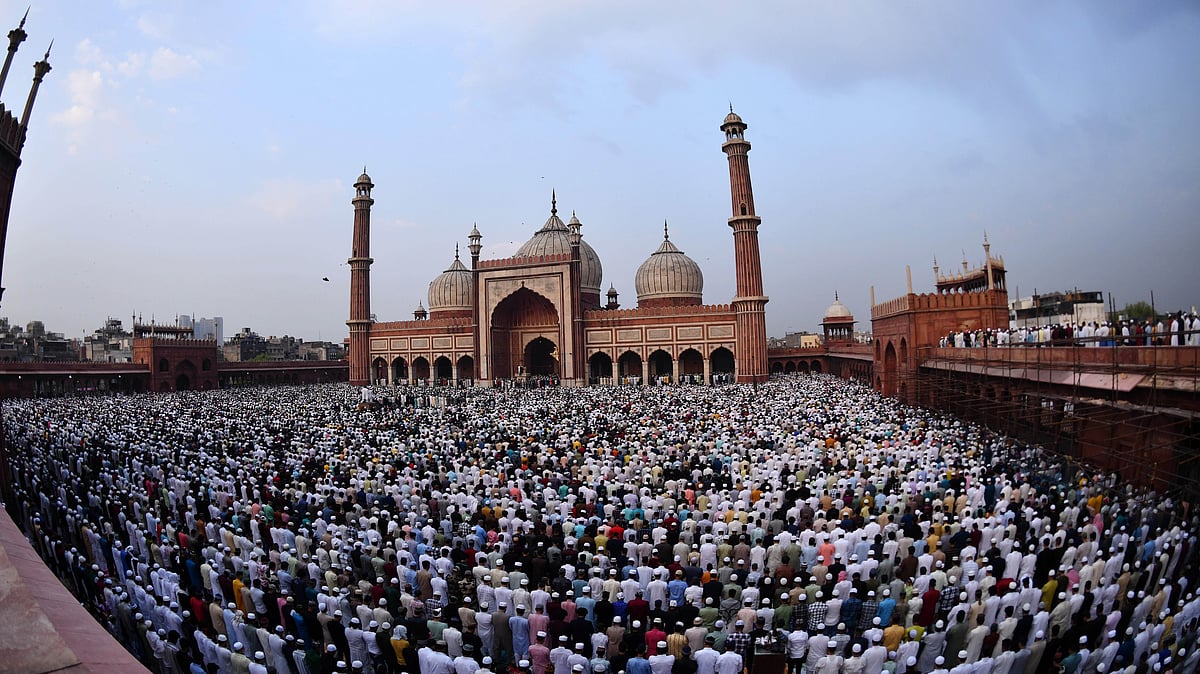 President Murmu, PM Modi lead EidulFitr greetings in India
