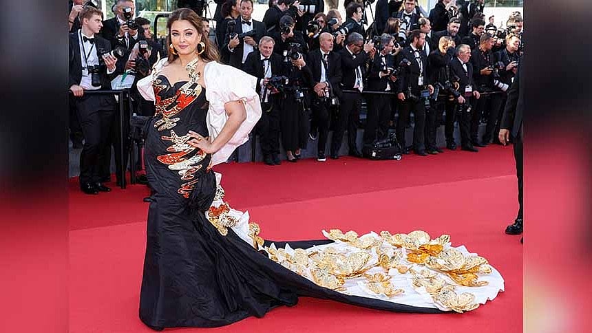 Aishwarya Rai Bachchan makes red carpet splash at Cannes Film Festival