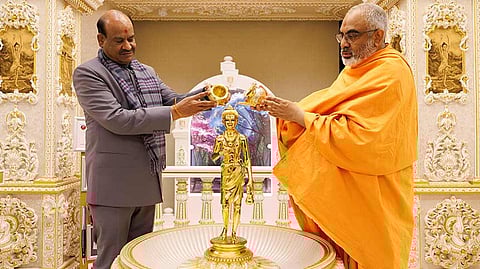 Indian Parliament Speaker offers prayers at London’s Neasden Temple