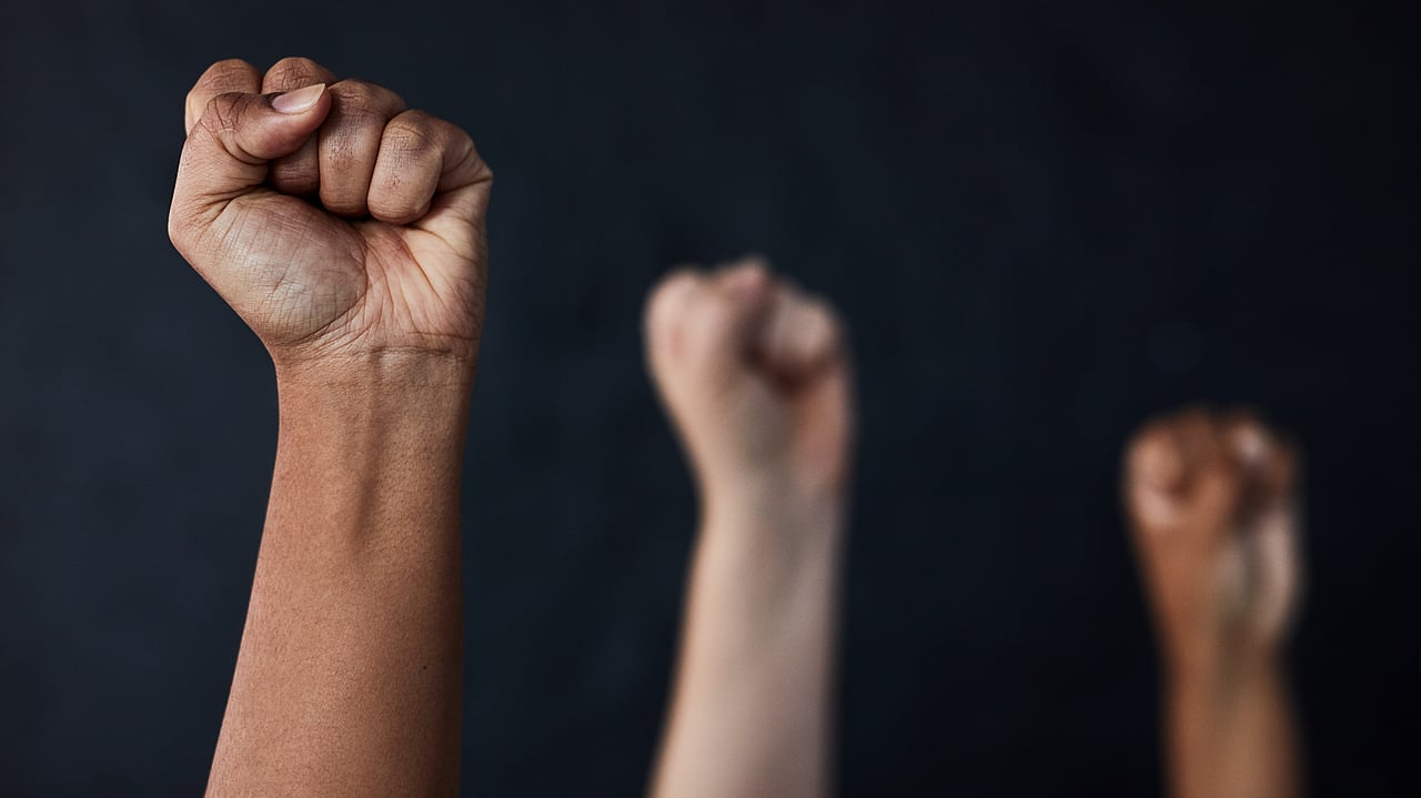 Boycotting and Buycotting