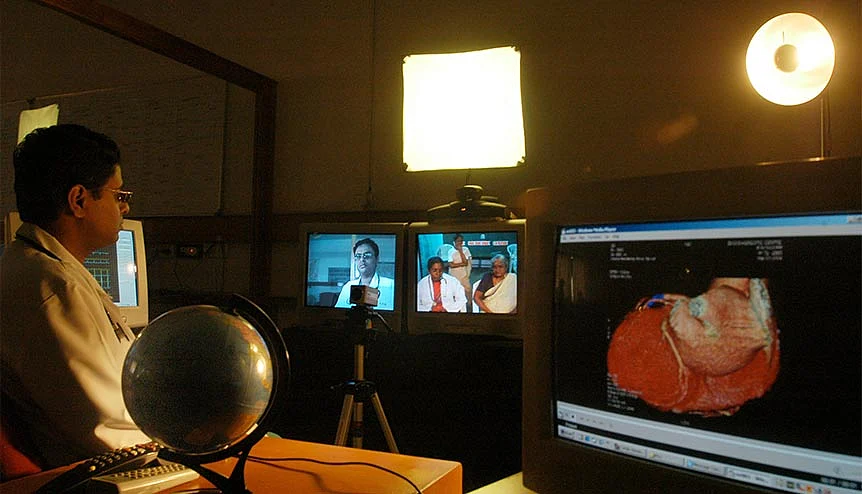 Dr Kumar at Telemedicine center in Narayana Hrudayalaya Foundation, Bangalore discussing with Dr Manor Mani about a patient at Kasturba Gandhigram in Dindigal district, Tamil Nadu.