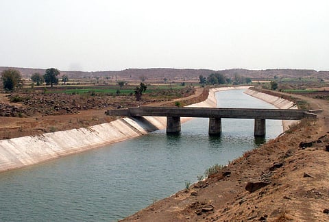 Sardar Sarovar canal with flow