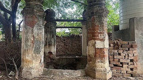 60 to 70 years old well in Dadhapur village of Kanpur Dehat District. Once a source of life and a vital part of traditions, the well has now fallen into ruins. 