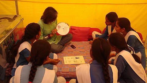 An IWP fellow talks to girls about menstrual hygiene at the Nirmal Bharat Yatra in Gorakhpur