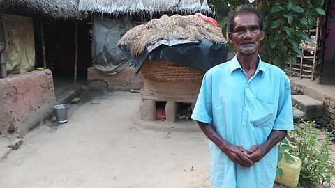Renupada Bagdi in front of his thatched house. (Photo: Gurvinder Singh)
