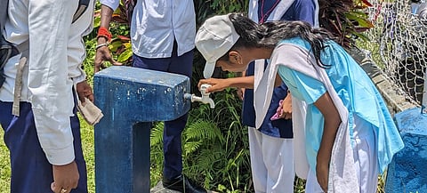 संयुक्‍त राष्‍ट्र के सहयोग से भारतीय स्‍कूलों में आयोजित जलदूत कार्यक्रम के तहत विद्यार्थियों को एक सीमित संसाधन के रूप में पानी के महत्‍व के बारे में समझाया गया। 
