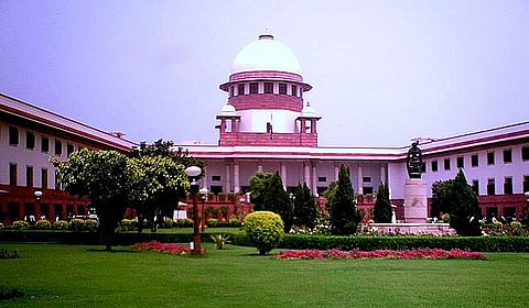 सुप्रीम कोर्ट ने पर्यावरणीय मंजूरी के 'बैक डेट ग्रीन क्लीयरेंस' की व्‍यवस्‍था पर रोक लगा दी है।&nbsp;