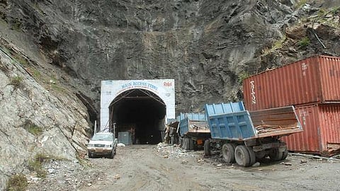 करीब 15 साल से अटके पड़े लोहारिनाग-पाला हाइड्रो पावर प्रोजेक्‍ट के काम को अब स्‍थायी रूप से बंद कर दिया गया है। 