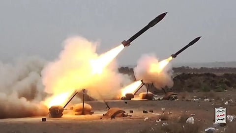 युद्ध में छोड़ी जाने वाली मिसाइलों और रॉकेटों से भारी मात्रा में वायु प्रदूषण होता है।&nbsp;