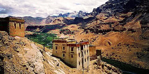 सिंधु ग्रीन कॉरिडोर&nbsp;परियोजना के तहत लद्दाख के शुष्‍क व ठंडे रेगिस्तान में हरियाली लाने की एक महत्‍वाकांक्षी पहल शुरू&nbsp;हुई है।&nbsp;