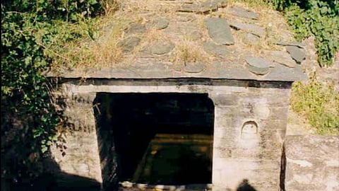 उत्तराखंड के कुमाऊं क्षेत्र में नौला सदियों से जल संरक्षण की एक अद्भुत पारंपरिक प्रणाली रही है। 